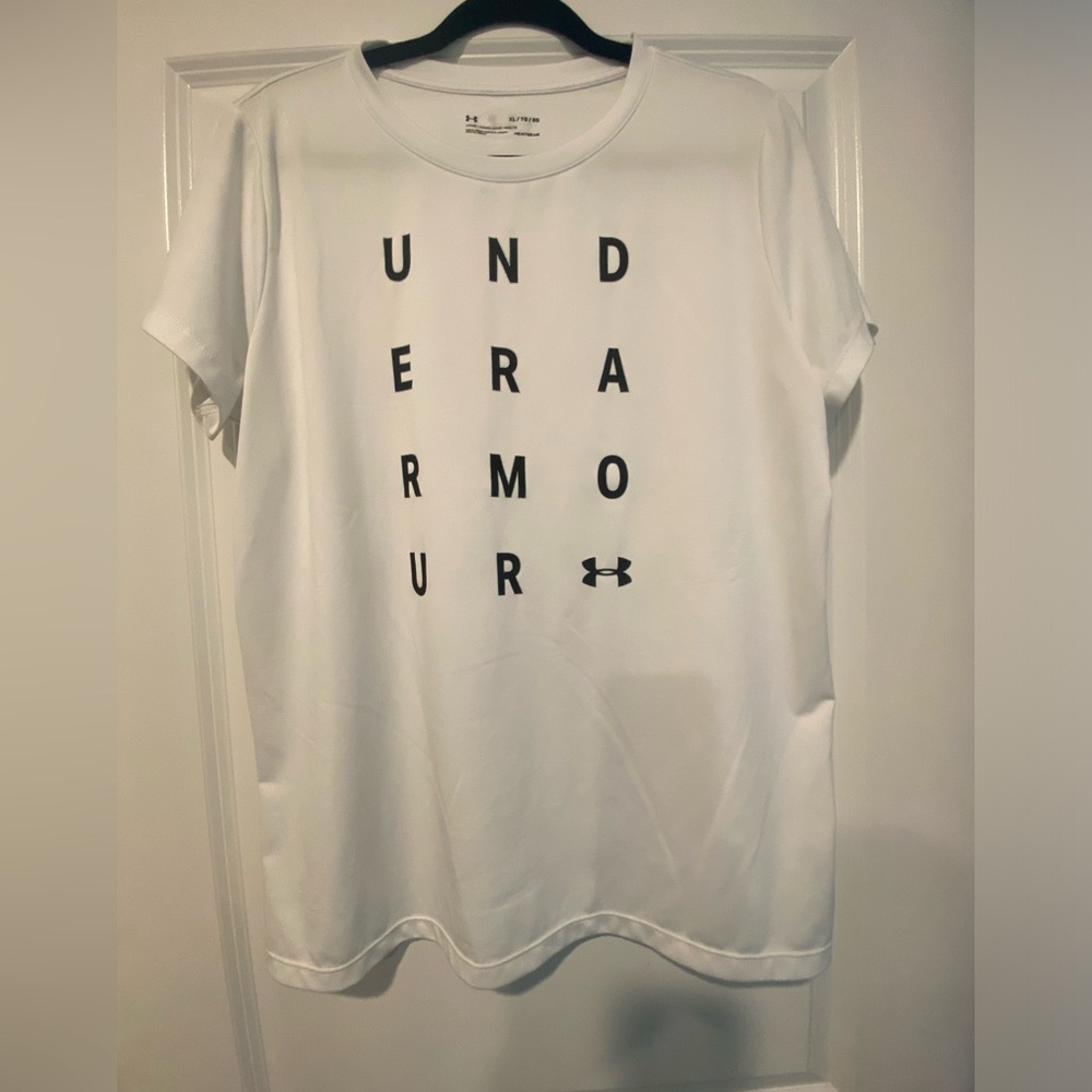 Women’s Short Sleeve Under Armour Shirt Size XL